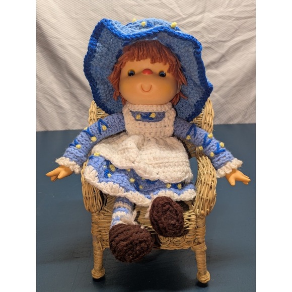 Strawberry shortcake crochet vintage doll With Hat - Chair Not Included - Picture 1 of 4